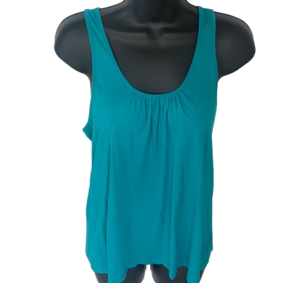 Old Navy Tops - Old Navy Tank top crochet detail